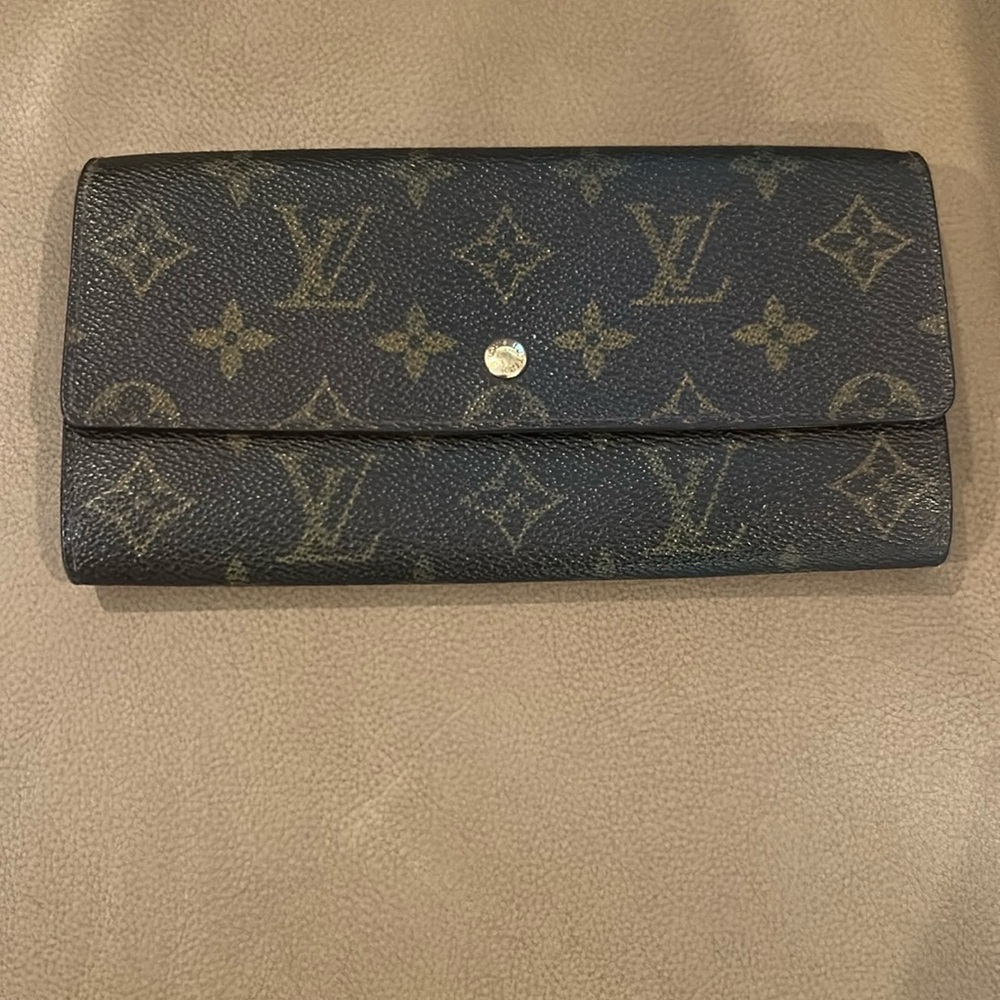Louis Vuitton Pochette Porte Monnaie Wallet
Date code: 8910AN